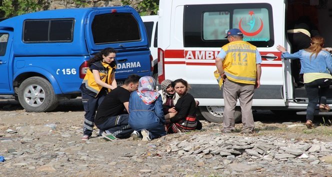 DEN?ZDE CAN PAZARI: 2 ÖLÜ ÜN?VERS?TE Ö?RENC?LER?N?N P?KN?K KEYF? FAC?A ?LE SONA ERD? ARKADA?LARINI BO?ULDU?UNU GÖREN ÜN?VERS?TE Ö?RENC?LER? GÖZYA?LARINA BO?ULDU BO?ULAN Ö?RENC?Y? KURTARMAK ?STEYEN N?KAH MEMURU HAYATINI KAYBETT?