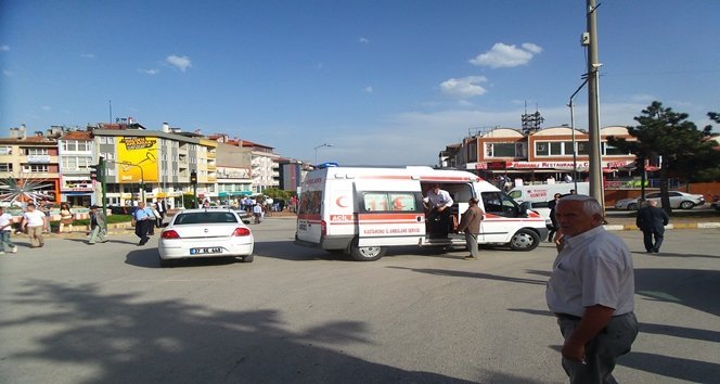 YANGINA G?DEN ?TFA?YE ARACI 3 OTOMOB?LE ÇARPTI: 2 YARALI