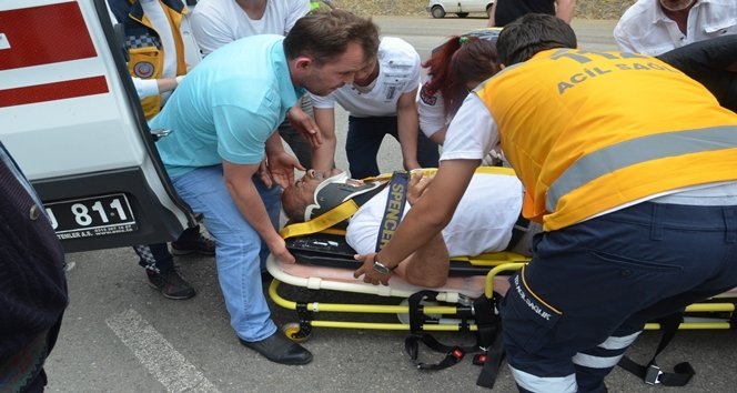 (ÖZEL HABER) ?K? K???N?N YARALANDI?I KAZA GÜVENL?K KAMERASINDA ZONGULDAK?TA BAZ ?STASYONU ARACININ KARI?TI?I KAZA SAN?YE SAN?YE GÜVENL?K KAMERASINA YANSIDI