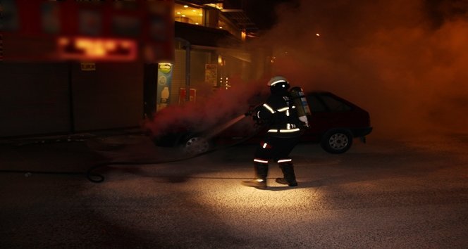 Seyir Halindeki Otomobil Alev Alev Yandı