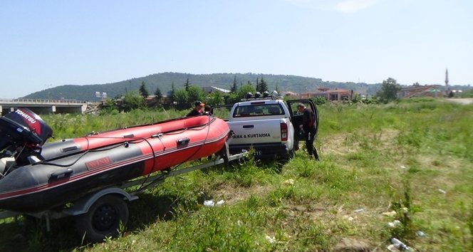 ÇARES?ZL?K ?Ç?NDE ANNELER?N?N BULUNMALARINI BEKL?YORLAR