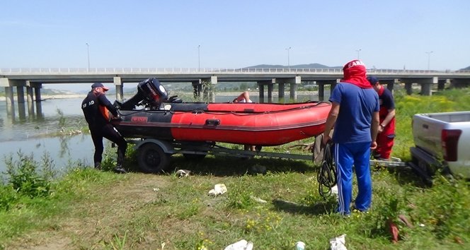 ÇARES?ZL?K ?Ç?NDE ANNELER?N?N BULUNMALARINI BEKL?YORLAR
