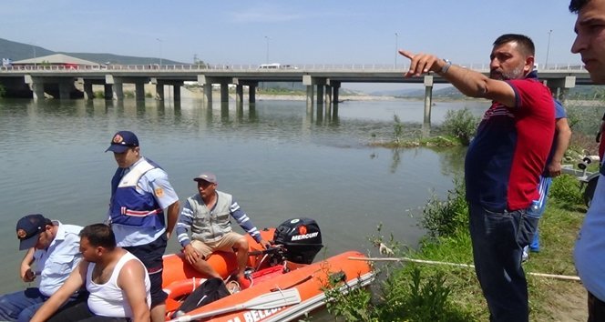 Çaycuma’da çaresizlik içinde annelerinin bulunmasını bekliyorlar
