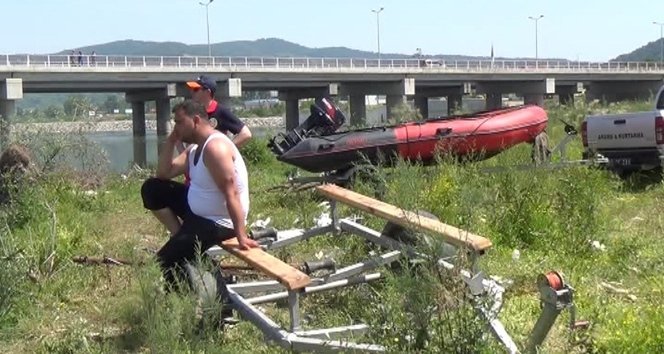 ÇARES?ZL?K ?Ç?NDE ANNELER?N?N BULUNMALARINI BEKL?YORLAR