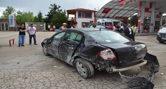 Otomobil benzinliğe daldı