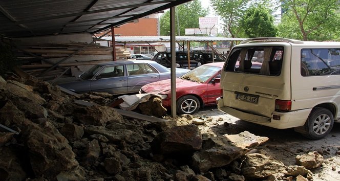 KASTAMONU?DA HEYELAN, ARAÇLAR TOPRAK ALTINDA KALDI