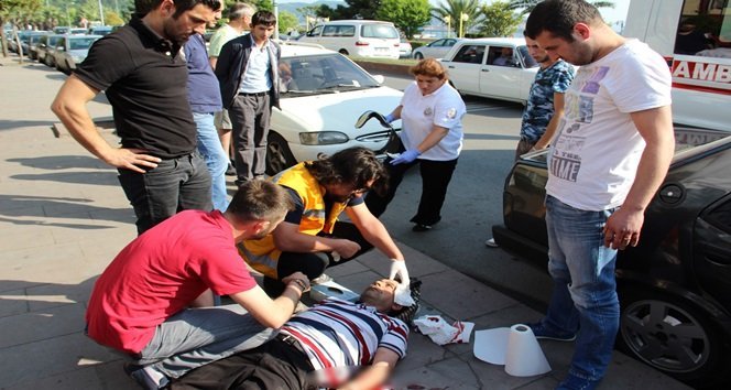 A?IRI SICAKTA BAYILIP YERE DÜ?EN ADAM KANLAR ?ÇER?S?NDE KALDI