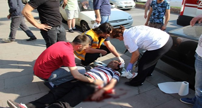 A?IRI SICAKTA BAYILIP YERE DÜ?EN ADAM KANLAR ?ÇER?S?NDE KALDI