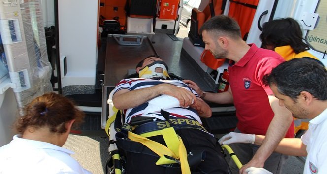 A?IRI SICAKTA BAYILIP YERE DÜ?EN ADAM KANLAR ?ÇER?S?NDE KALDI