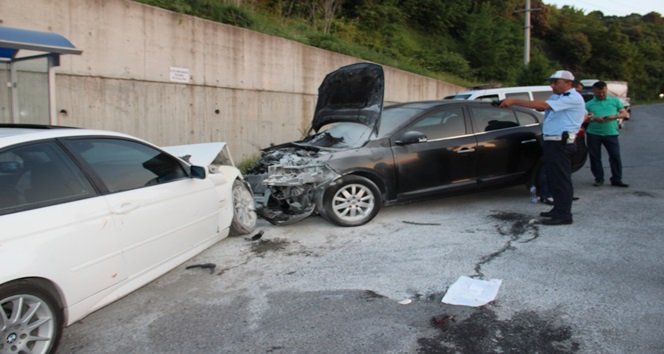 BELED?YE BA?KANI KAZADA YARALANDI ?K? OTOMOB?L?N KAFA KAFAYA ÇARPI?TI?I KAZADA 5 K??? YARALANDI