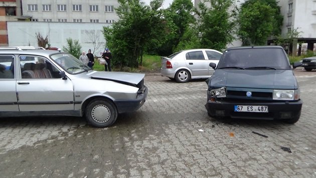 ÇAYCUMA'DA TRAF?K KAZASI: 2 YARALI