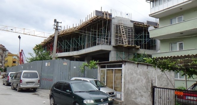 KAFASINA KALAS DÜ?EN ??Ç? YARALANDI