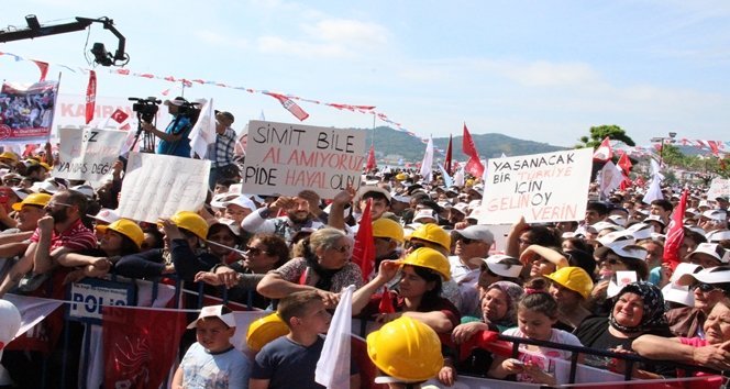 CHP GENEL BA?KANI KILIÇDARO?LU'DAN ZONGULDAKLILARA MÜJDE "?KT?DARA GELD???M?ZDE TERSANELERDE VE MADEN OCAKLARINDA ?ST?HDAM ARTACAK" "TÜRK?YE, ÜRETEREK KAZANACAK" "BÜTÜN KARDE?LER?ME SESLEN?YORUM. S?Z?N ?NANCINIZI ACIMASIZCA SÖMÜRDÜLER. AÇIKÇA, ALENEN S?YASETE ALET ETT?LER"