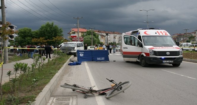 MİNİBÜSÜN ÇARPTIĞI BİSİKLET SÜRÜCÜSÜ HAYATINI KAYBETTİ