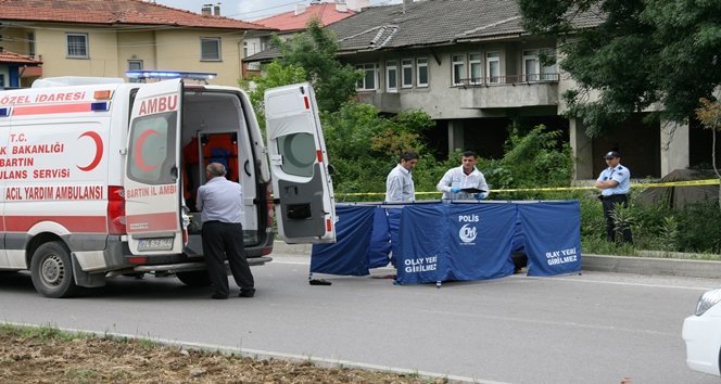 MİNİBÜSÜN ÇARPTIĞI BİSİKLET SÜRÜCÜSÜ HAYATINI KAYBETTİ