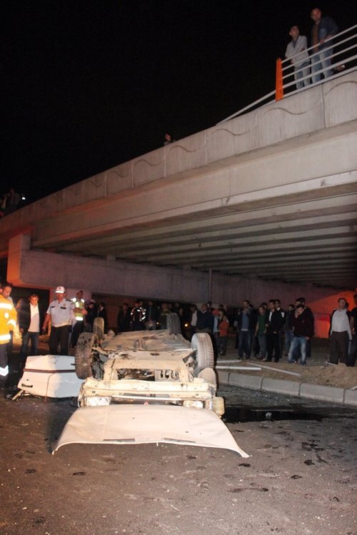 ZONGULDAK'TA OTOMOB?L KÖPRÜDEN UÇTU: 1 A?IR YARALI