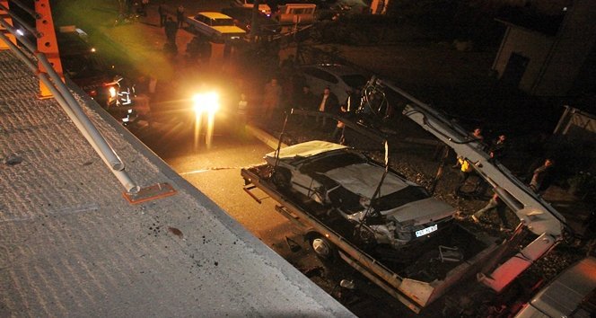 ZONGULDAK'TA OTOMOB?L KÖPRÜDEN UÇTU: 1 A?IR YARALI