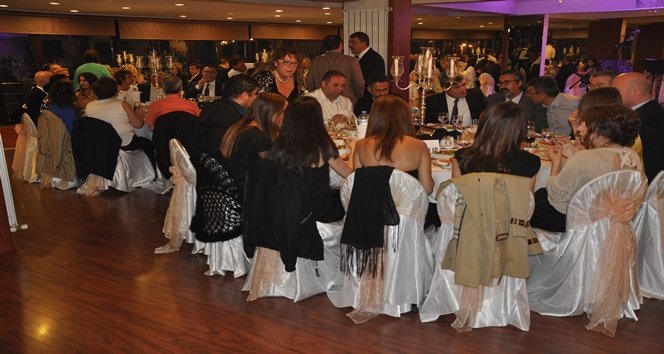 KOLEJ MEZUNLARININ 50 YILDIR B?TMEYEN DOSTLU?U