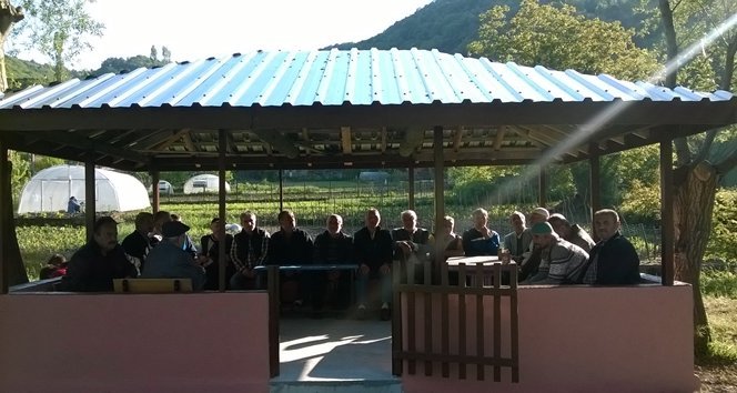 Türkali’de vatandaşlar mezarlığa kur’an okuma yeri yaptırdı