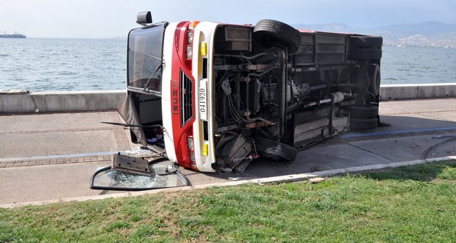 Askeri midibüs devrildi: 6 yaralı