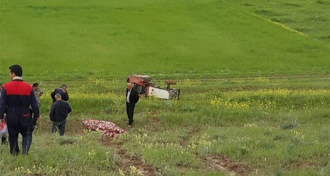 Kullandığı traktörün altında kalan çiftçi öldü
