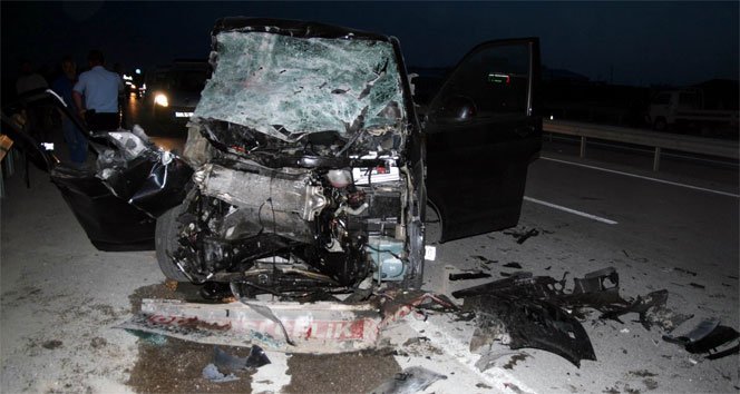 Minibüs TIR’a arkadan çarptı: 1 ölü, 5 yaralı