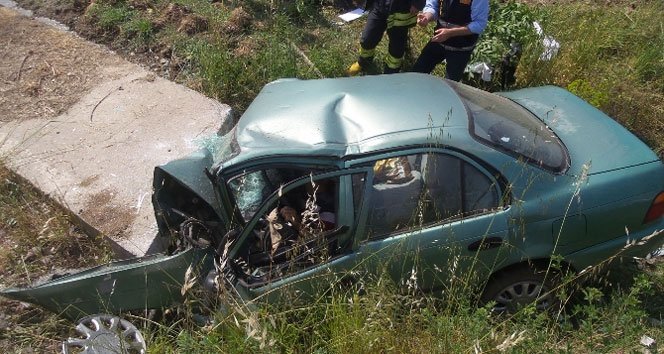 Otomobil menfeze uçtu: 3 ölü, 1 yaralı