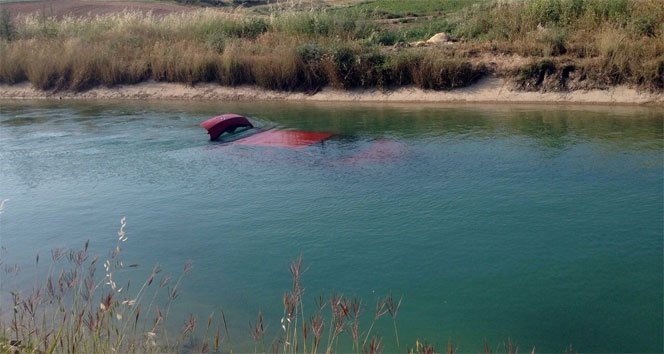Otomobiliyle sulama kanalına uçtu