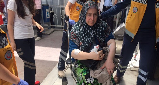 Yengesine balta ile saldırdı, kadın kendini sopa ile korudu