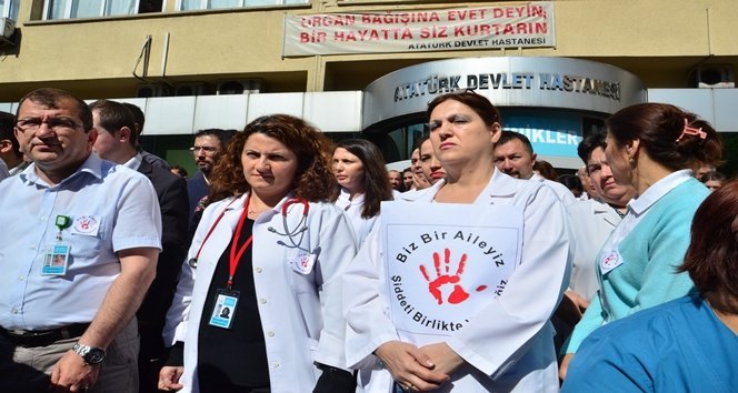 SAĞLIK ÇALIŞANLARI SALDIRIYI KINADI