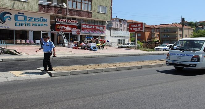 YOLUN KAR?ISINA GEÇMEYE ÇALI?AN YAYAYA OTOMOB?L ÇARPTI