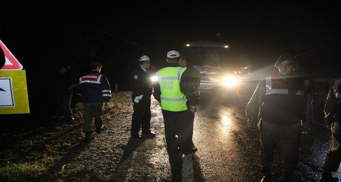 KAMYONET  IRMA?A UÇTU: 5 YARALI