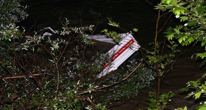 KAMYONET  IRMA?A UÇTU: 5 YARALI
