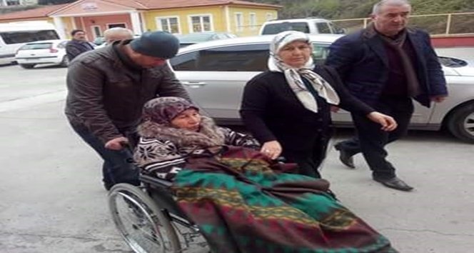 (ÖZEL HABER) YA?LI KADIN OY KULLANAMAYINCA A?LADI