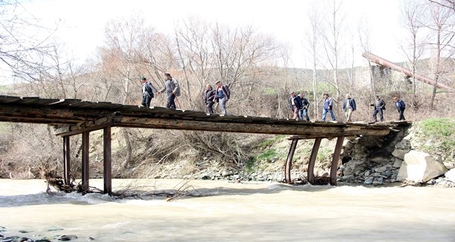 Köprü yapılmayınca köylüler sandığa gitmedi
