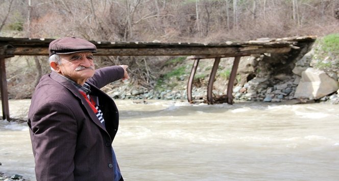 KÖPRÜ YAPILMAYINCA KÖYLÜLER SANDI?A G?TMED?