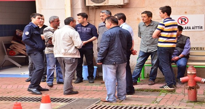 GENÇ POL?S EV?NDE ÖLÜ BULUNDU