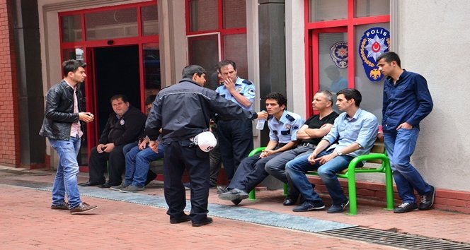 GENÇ POL?S EV?NDE ÖLÜ BULUNDU