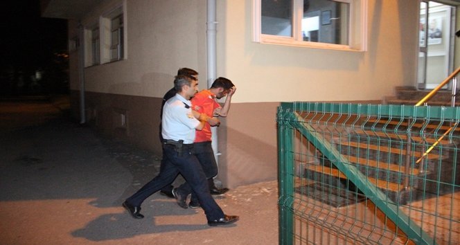 MAHALLEL?Y? VE POL?S? CANINDAN BEZD?REN SÜRÜCÜYE MEYDAN DAYA?I KAVGA ANI GÜVENL?K KAMERASINDA