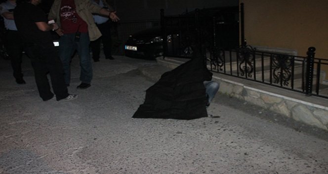 EV?NE G?DERKEN YOLDA DÜ?ÜP ÖLDÜ