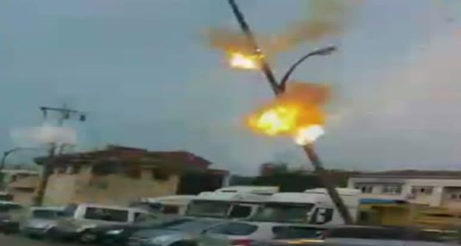 Zonguldak’ta elektrik direğindeki teller bomba gibi patladı