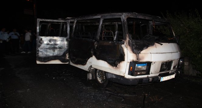 PARK HAL?NDEK? M?N?BÜS ALEV ALEV YANDI