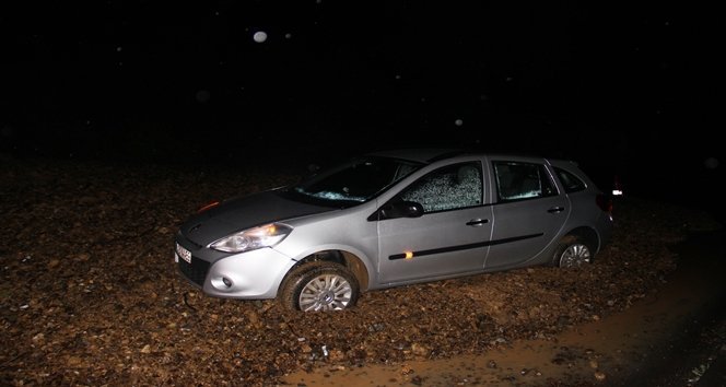 ZONGULDAK-?STANBUL YOLUNDA HEYELAN TEK ?ER?D? TRAF??? KAPANAN YOLDA B?R OTOMOB?L MAHSUR KALDI