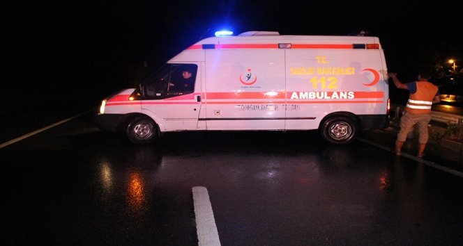 ZONGULDAK-?STANBUL YOLUNDA HEYELAN TEK ?ER?D? TRAF??? KAPANAN YOLDA B?R OTOMOB?L MAHSUR KALDI