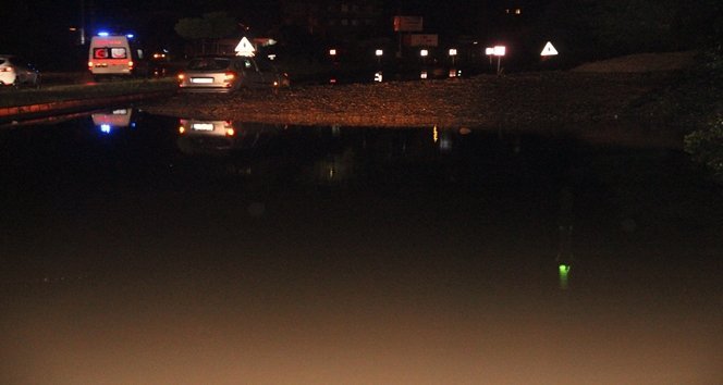 ZONGULDAK-?STANBUL YOLUNDA HEYELAN TEK ?ER?D? TRAF??? KAPANAN YOLDA B?R OTOMOB?L MAHSUR KALDI