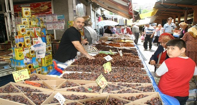 DEVREK PAZARINDA RAMAZAN AYI BEREKETİ
