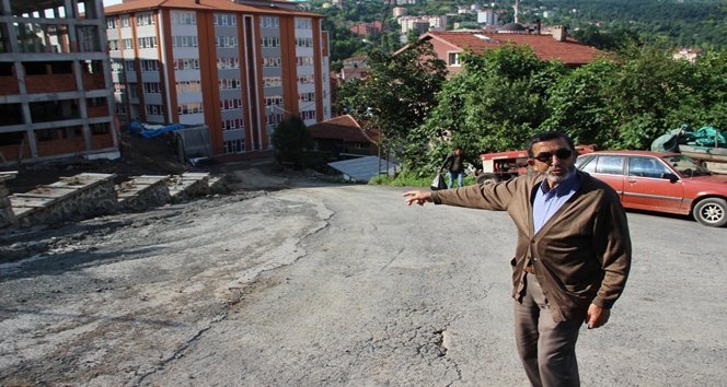 Mahalle Sakinlerinden Bozuk Yol Tepkisi