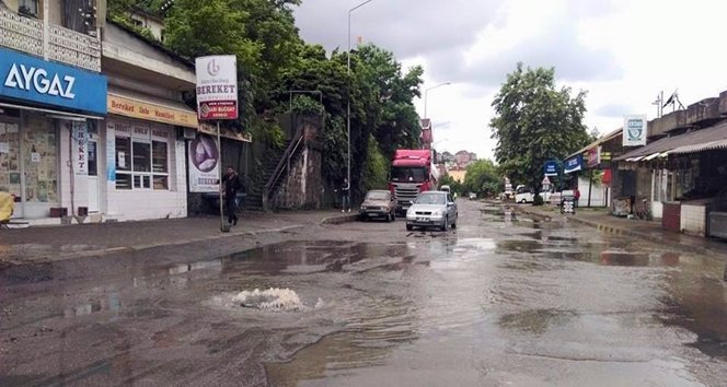ZONGULDAK?TA SEL SABAH SAATLER?NDE ETK?L? OLAN SA?ANAK YA?MUR F?LYOS VE ÇATALA?ZI?NDA BASKINLARA SEBEP OLDU