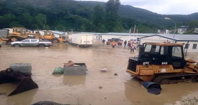 ZONGULDAK?TA SEL SABAH SAATLER?NDE ETK?L? OLAN SA?ANAK YA?MUR F?LYOS VE ÇATALA?ZI?NDA BASKINLARA SEBEP OLDU