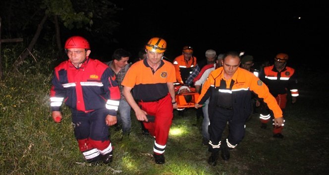 KENDİSİNİ KURTARAN EKİPLERE ÜZERİNİ ÖRTMEDİLER DİYE TEPKİ GÖSTERDİ